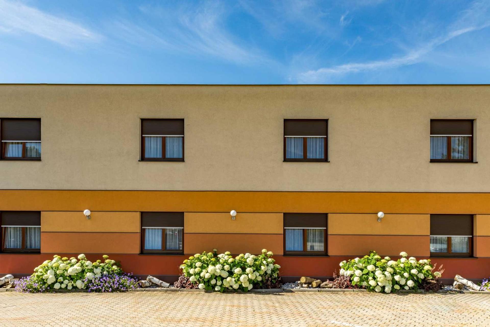 Hotel Garni Steinfeld Wiener Neustadt Exterior photo