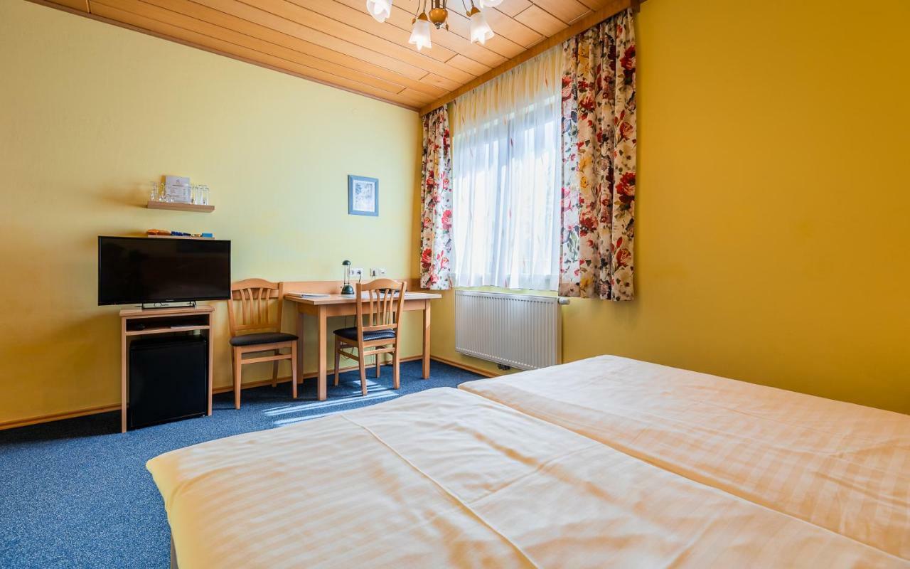 Hotel Garni Steinfeld Wiener Neustadt Exterior photo